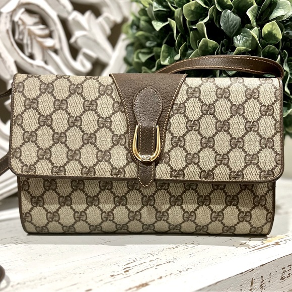 Gucci Handbags - FREE SHIPPING! Gucci GG Supreme Two-Way Crossbody/Clutch